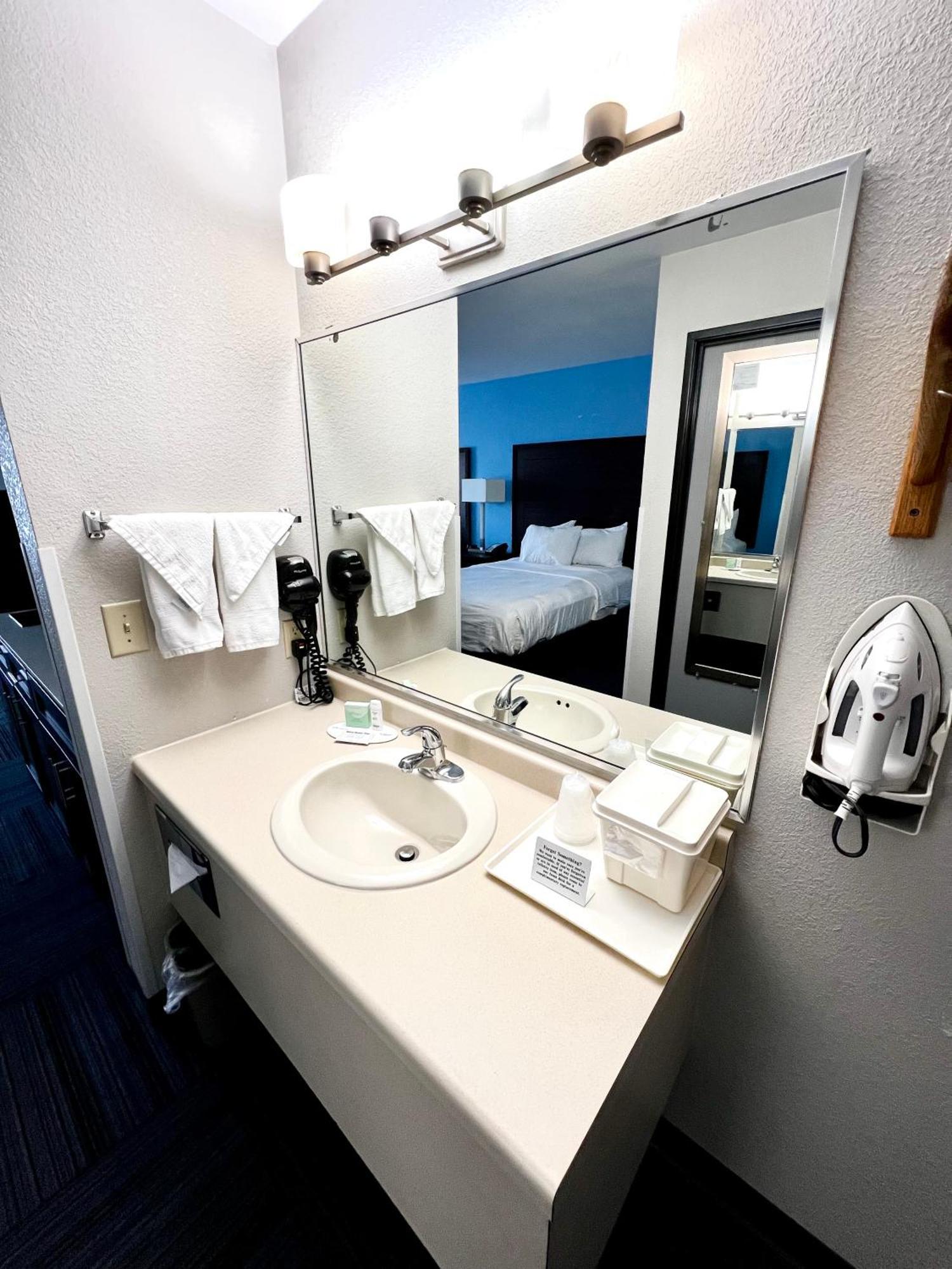 Baymont By Wyndham Marinette Otel Dış mekan fotoğraf