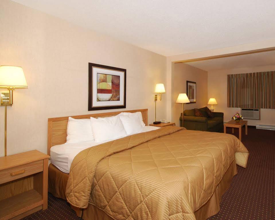 Baymont By Wyndham Marinette Otel Dış mekan fotoğraf